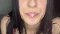 mala napaljena kurvica snexy moli za kurac i kida sve rupe