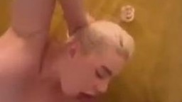 lavidaloca jebe se i prima spermu po licu