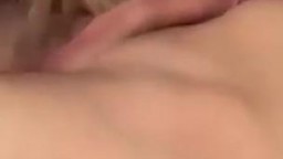 Mala mi pusi i lize ga