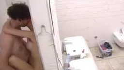 Toma i Nadezda sex u kupatilu - Zadruga 2